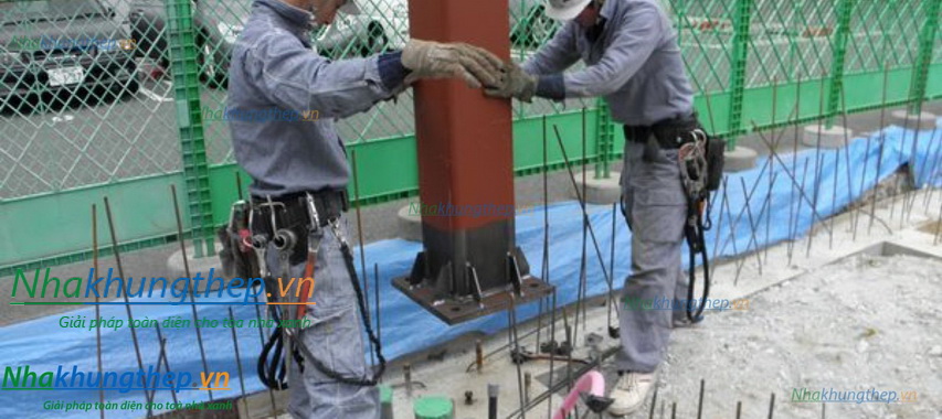Công tác lắp dựng cột nhà khung thép