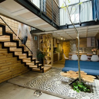 Ngôi nhà nhiều nắng gió chàng giảng viên đại học tặng vợ