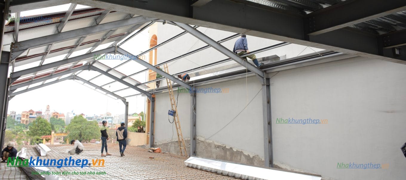 Thi công sàn Deck , máng nước, mái tôn nhà thép tiền chế dân dụng .