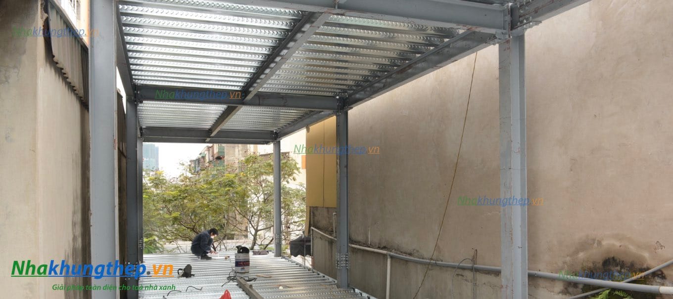 THI CÔNG NHÀ THÉP TIỀN CHẾ LẠC TRUNG 01