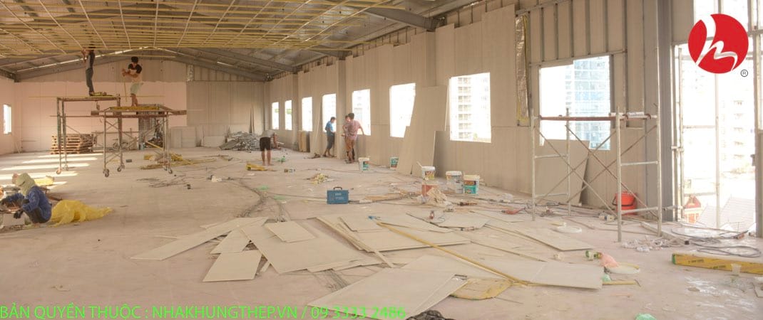 Sử dụng làm vách ngăn trong và ngoài nhà.