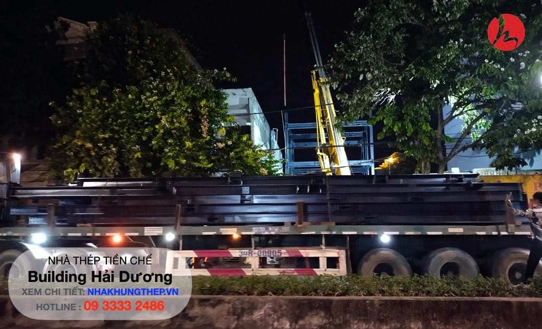 Hình ảnh vận chuyển kết cấu từ nhà máy về công trình