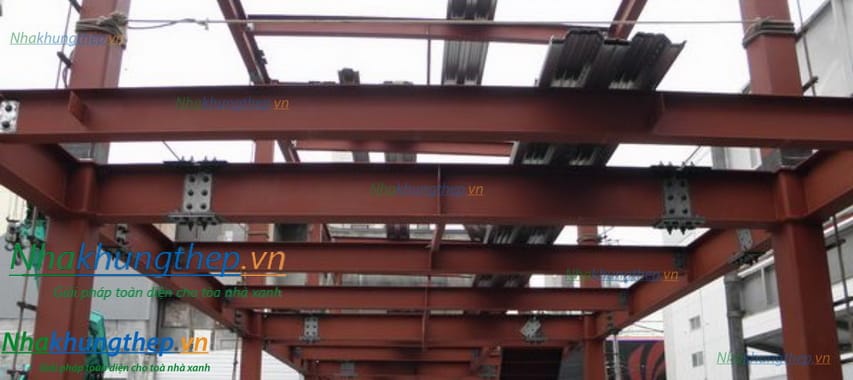 dầm , cột nhà khung thép sau khi lắp đặt xong