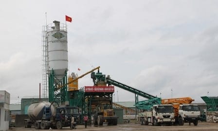 Đổ bê tông tươi bằng bơm cần