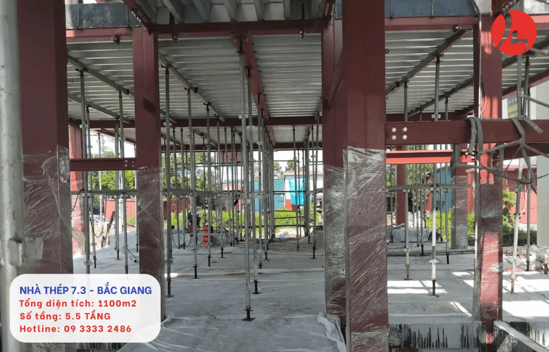 Dựng hệ dàn giáo trước khi đổ bê tông