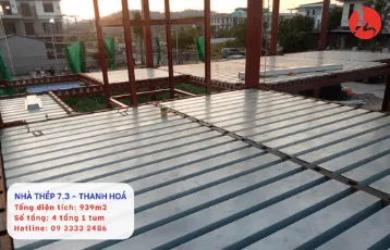 Hình ảnh thi công sàn deck sóng cao, kiểm tra độ phẳng và mối nối liên kết giữa các tấm