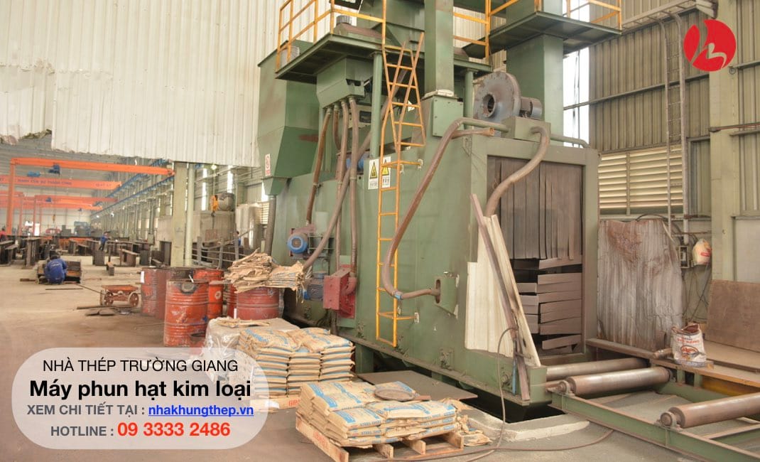 Máy phun hạt kim loại nhà khung thép.