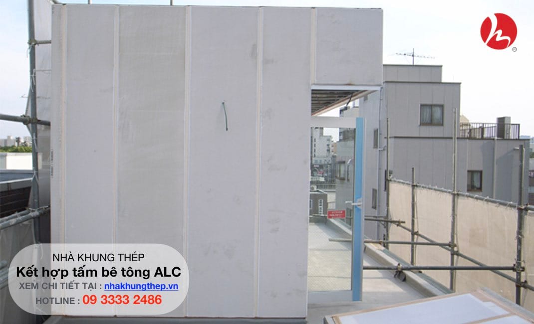 tuong-tam-be-tong-nhe-alc-thi-cong-tho-xong-mat-ngoai tường tấm bê tông nhẹ ALC khi thi công thô xong mặt ngoài