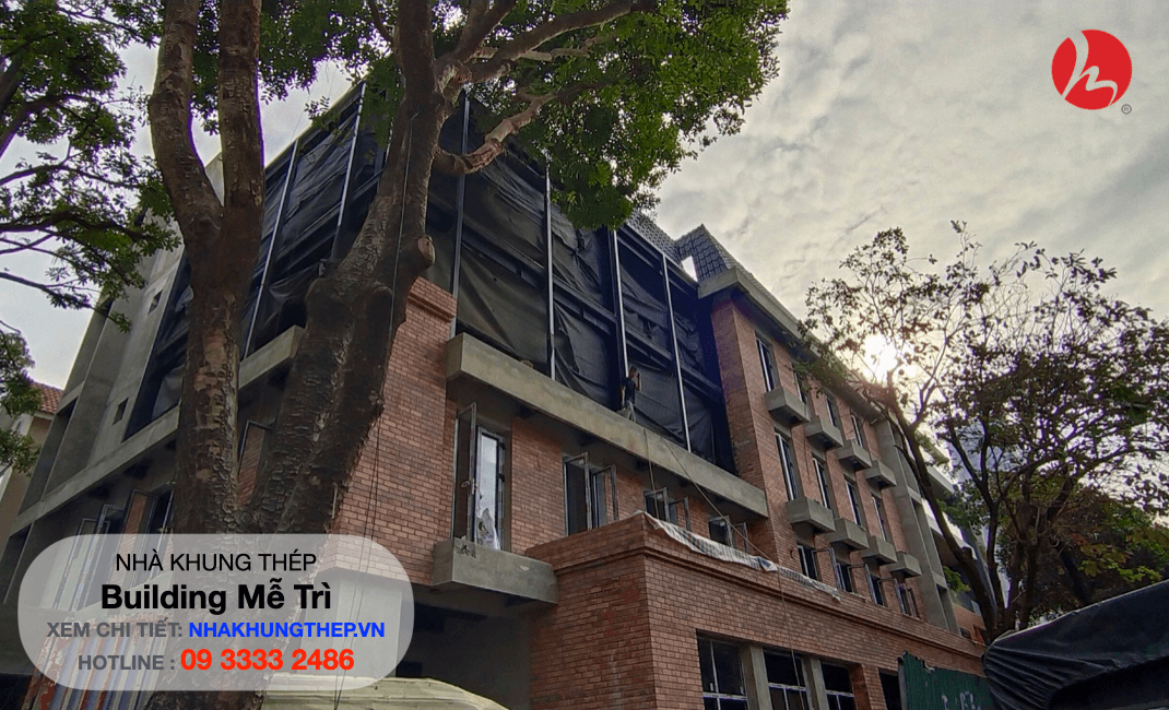 nha khung thép Me Tri