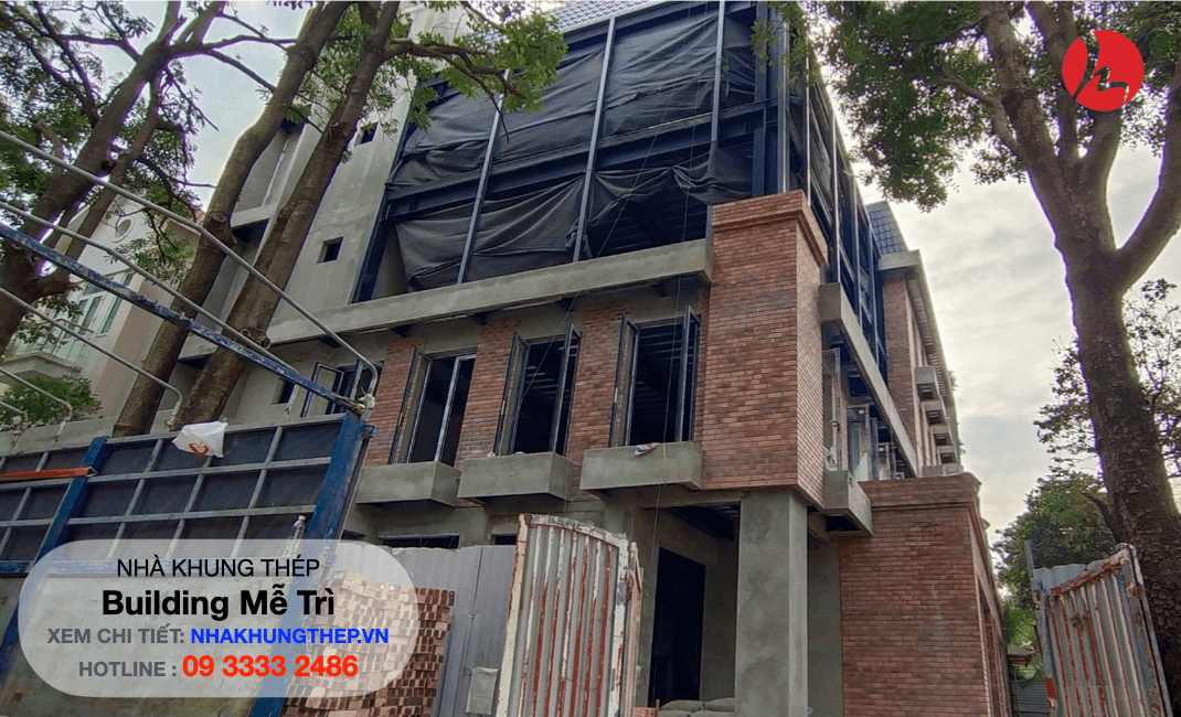 nha khung thép me tri